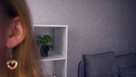 Snapshot of mckenziedyen chatting on 11.18.25 Mary online show from 11.18.25