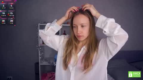 Snapshot of mckenziedyen chatting on 12.16.25 Mary online show from 12.16.25