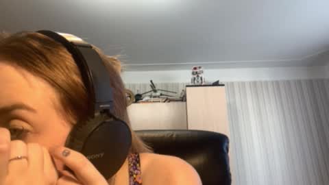 Hello Lisa here   Help me to make 50 thumbs up 333 online show from 10.13.25