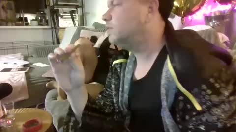 Snapshot of me2283 chatting on 02.08.25 me2283 online show from 02.08.25