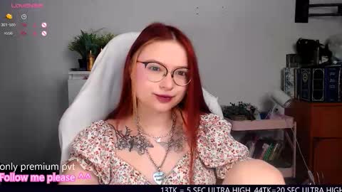 Snapshot of me_hanna chatting on 10.06.25 Hanna online show from 10.06.25