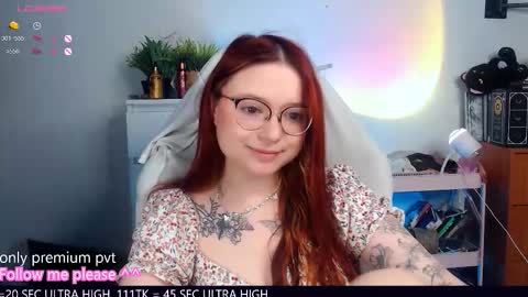 Snapshot of me_hanna chatting on 10.22.25 Hanna online show from 10.22.25