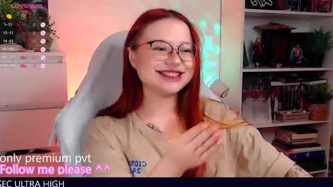 Snapshot of me_hanna chatting on 11.17.25 Hanna online show from 11.17.25