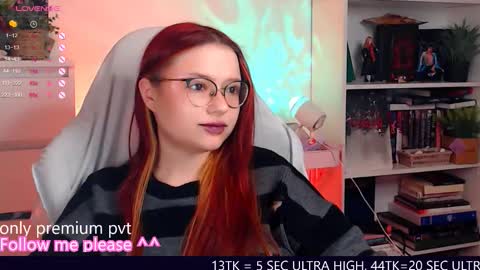 Snapshot of me_hanna chatting on 11.18.25 Hanna online show from 11.18.25