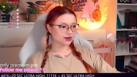 Snapshot of me_hanna chatting on 11.20.25 Hanna online show from 11.20.25
