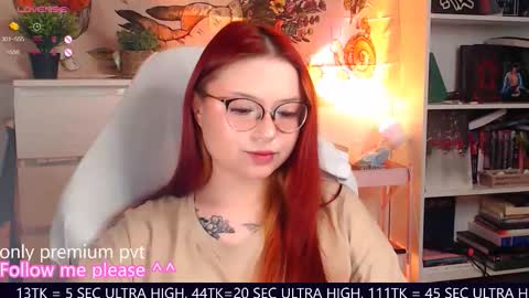 Snapshot of me_hanna chatting on 11.21.25 Hanna online show from 11.21.25