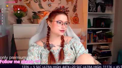 Snapshot of me_hanna chatting on 11.28.25 Hanna online show from 11.28.25