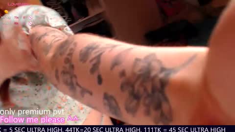 Snapshot of me_hanna chatting on 11.29.25 Hanna online show from 11.29.25