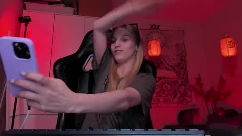 Anna online show from 04.19.26