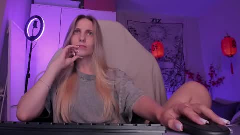 Anna online show from 06.26.26