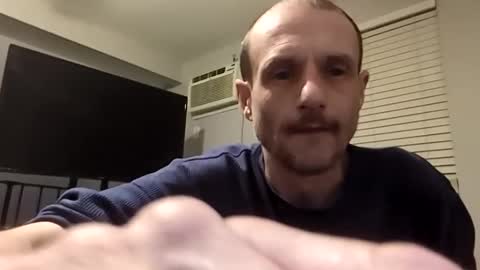 Snapshot of meanfinger chatting on 02.15.26 Jizzy online show from 02.15.26