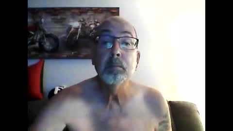 me at home online show from 10.04.25