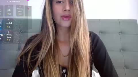 mecute1 online show from 10.14.25