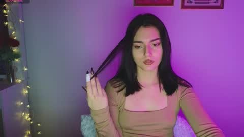 Snapshot of medina_andress chatting on 03.04.25 Dina online show from 03.04.25