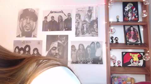 Snapshot of meeowlody chatting on 01.07.25 Emily online show from 01.07.25