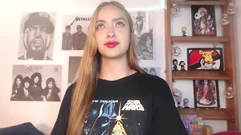 Snapshot of meeowlody chatting on 02.01.25 Emily online show from 02.01.25