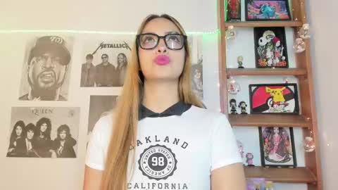 Snapshot of meeowlody chatting on 09.13.25 Emily online show from 09.13.25