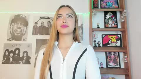 Snapshot of meeowlody chatting on 09.29.25 Emily online show from 09.29.25