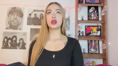 Snapshot of meeowlody chatting on 11.08.25 Emily online show from 11.08.25