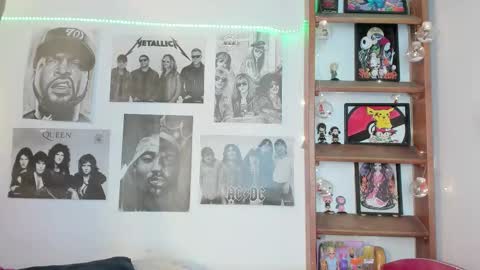 Snapshot of meeowlody chatting on 11.12.25 Emily online show from 11.12.25