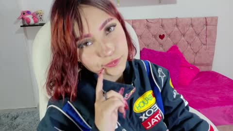 megam_white online show from 04.08.26