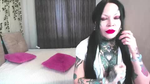 Snapshot of megan_blackmoon chatting on 01.10.25 Helena Tuman online show from 01.10.25