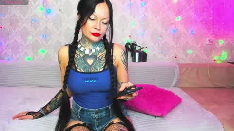 Snapshot of megan_blackmoon chatting on 01.31.25 Helena Tuman online show from 01.31.25