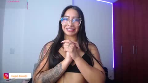 Snapshot of megan_bluee_ chatting on 11.24.25 Megan Bluee online show from 11.24.25