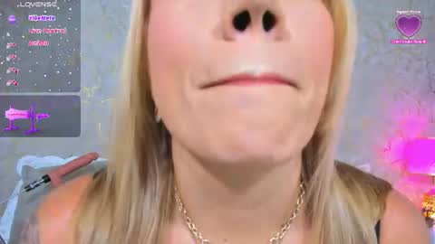 Snapshot of megan_clarck_ chatting on 06.09.26 Puedes llamarme angy online show from 06.09.26