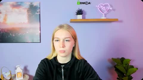Snapshot of megan_cold chatting on 10.19.25 megan_cold online show from 10.19.25