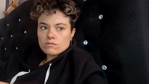 Megan and sophi online show from 11.04.25