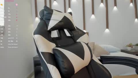 MEGAN COOPER online show from 12.01.25