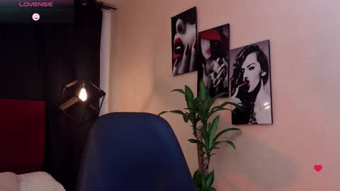 Snapshot of megan_do_santos chatting on 10.10.25 megan do santos online show from 10.10.25