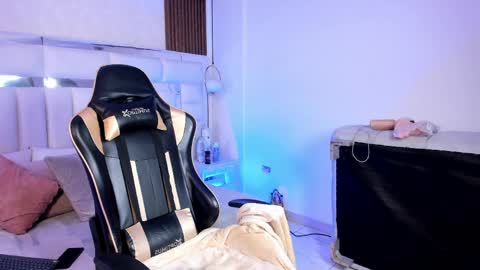 megan_gloow online show from 04.17.26