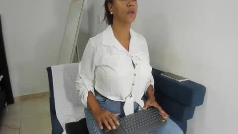 Snapshot of megan_greyxx chatting on 12.11.24 megan_greyxx online show from 12.11.24