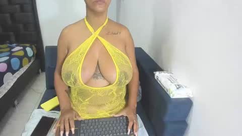 Snapshot of megan_greyxx chatting on 01.11.25 megan_greyxx online show from 01.11.25