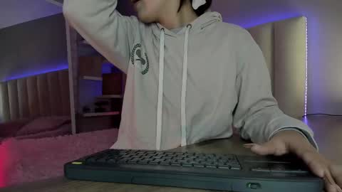     online show from 03.02.25