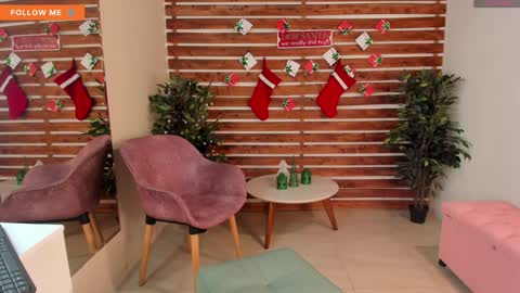 Snapshot of megan_raiin chatting on 12.24.24 megan_raiin online show from 12.24.24