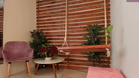 Snapshot of megan_raiin chatting on 02.16.25 megan_raiin online show from 02.16.25