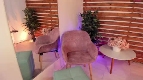 Snapshot of megan_raiin chatting on 02.21.25 megan_raiin online show from 02.21.25