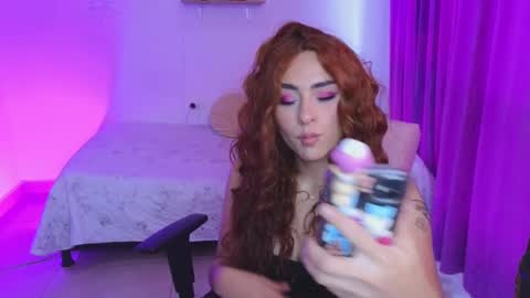                 Laura                 online show from 02.22.25