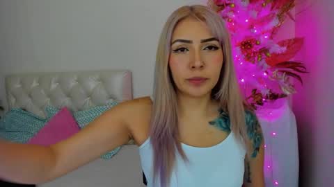 Snapshot of megan_sexrose chatting on 01.04.25 Megan rose online show from 01.04.25