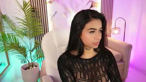 Snapshot of meganlowell chatting on 11.18.25 Megan Lowell online show from 11.18.25