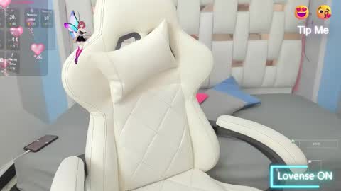 Snapshot of meganqueen2 chatting on 11.07.25 Megan Queen online show from 11.07.25