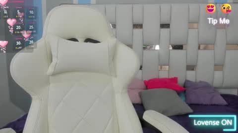 Snapshot of meganqueen2 chatting on 11.15.25 Megan Queen online show from 11.15.25