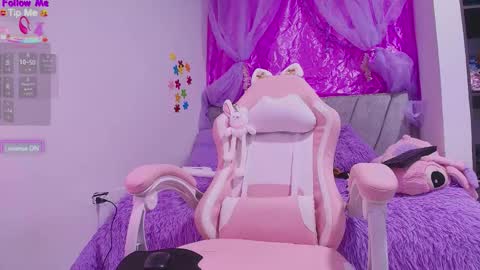 Snapshot of meganrouss7 chatting on 11.13.25 Megan online show from 11.13.25