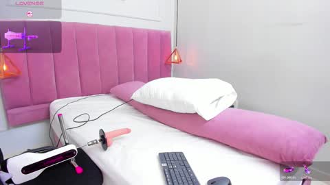 Megan  online show from 11.04.25