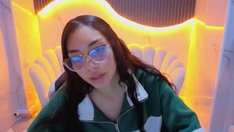 Snapshot of meganyin_b chatting on 12.15.25 Megan online show from 12.15.25