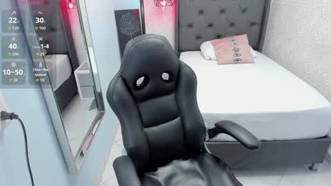 M E G A N  online show from 11.04.25