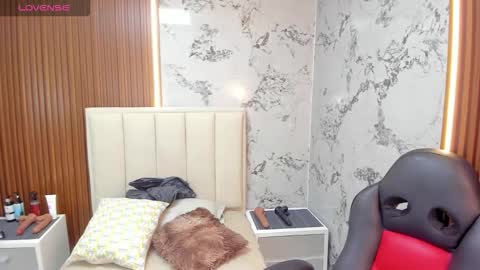 M E G A N  online show from 03.16.26